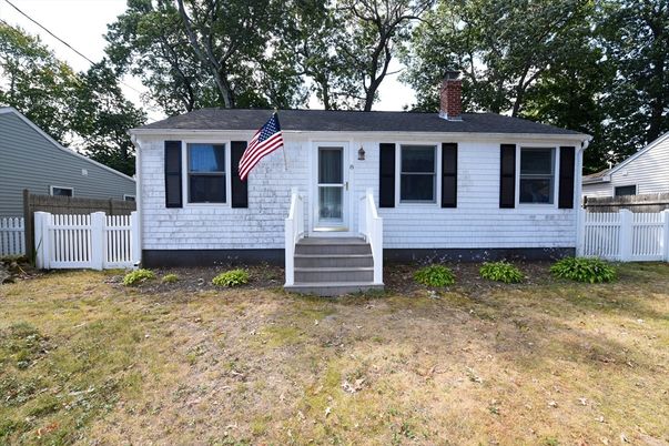 Exterior, Facade, Cape Cod