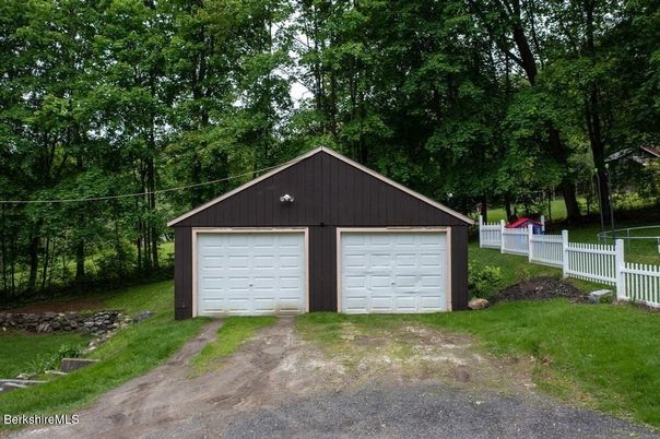 Detached Garage, Exterior