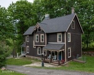 Exterior, Facade, Log Home