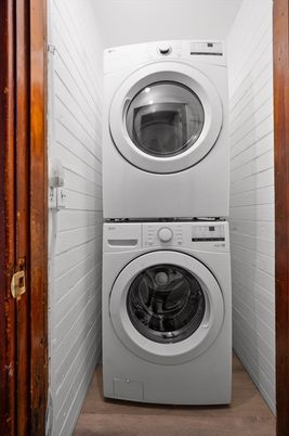 Interior, Utility Closets, Washer, Wood Texture Flooring