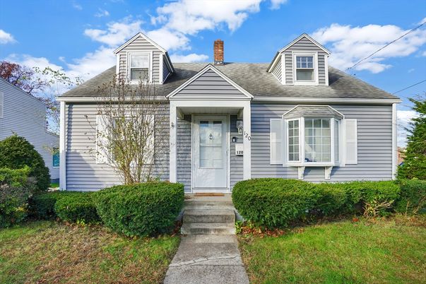 Exterior, Facade, Cape Cod