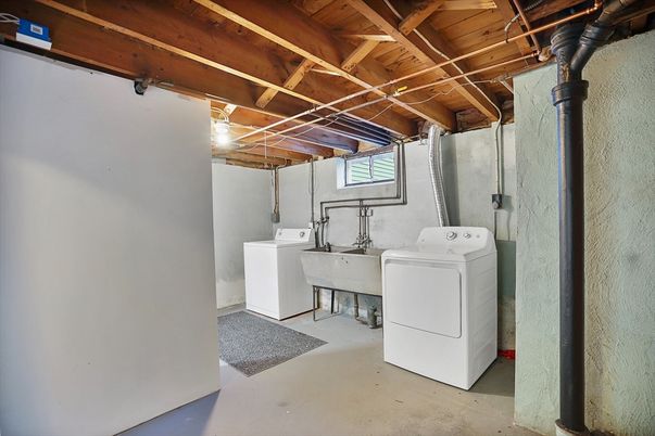 Interior, Washer, Wooden Beams, Wooden Ceilings