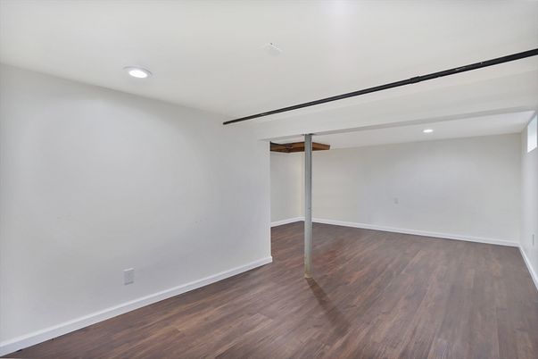 Empty room, Interior, Recessed Lighting, Wood Texture Flooring