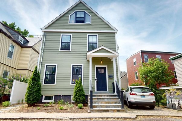 Exterior, Facade, Queen Anne Victorian