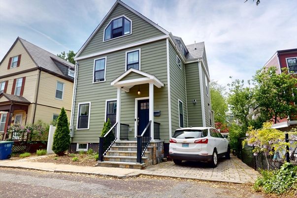 Exterior, Facade, Queen Anne Victorian