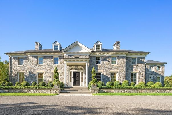 Exterior, Facade, Georgian