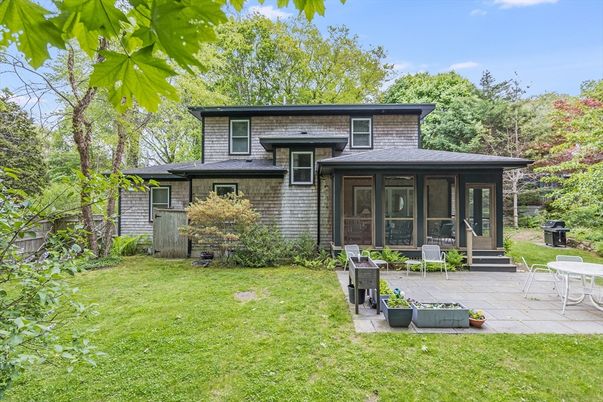 Exterior, Facade, Brick Facade, American Foursquare
