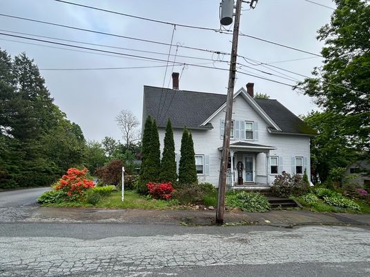 Exterior, Facade, Queen Anne Victorian