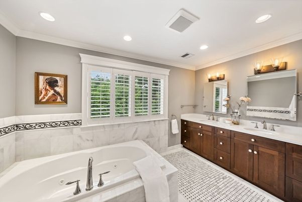 Bathroom, Dual Sink Vanities, Interior, Recessed Lighting