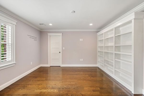 Empty room, Interior, Recessed Lighting, Wood Texture Flooring
