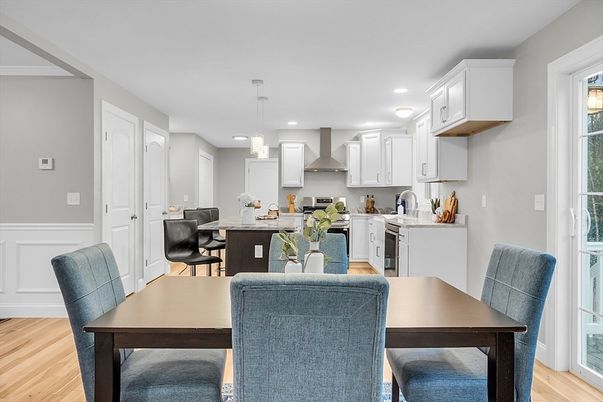 Dining room, Interior, Kitchen, Pendant Lights, Recessed Lighting, Wood Texture Flooring