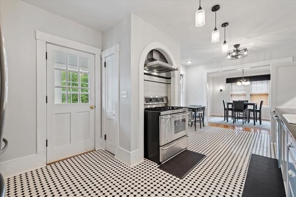Dining room, Interior, Kitchen, Pendant Lights, Stainless Steel Appliances