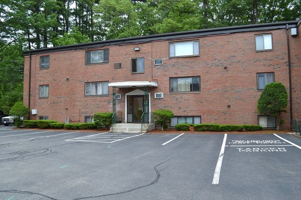 Exterior, Facade, Brick Facade, Georgian