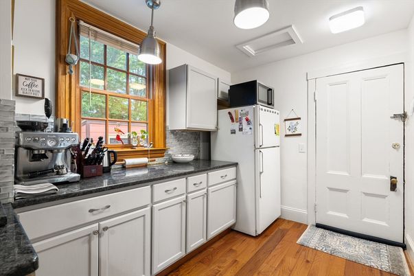Interior, Kitchen, Pendant Lights, Wood Texture Flooring