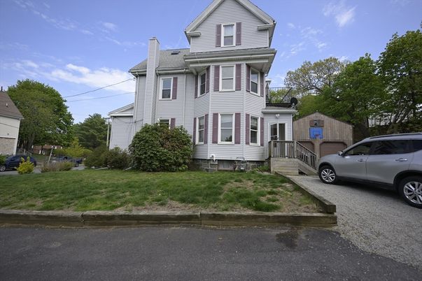 Exterior, Facade, Queen Anne Victorian