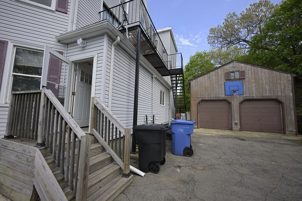Detached Garage, Exterior