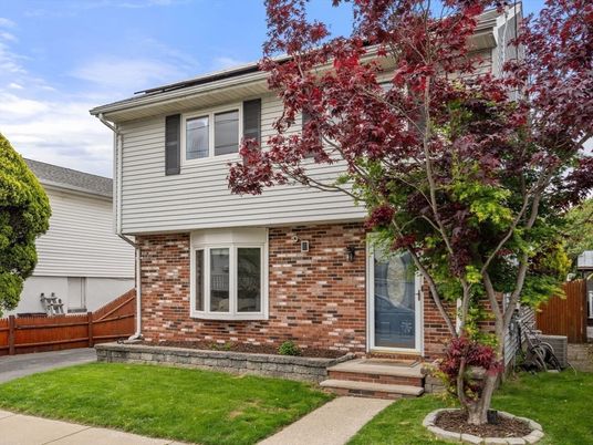 Exterior, Facade, Brick Facade, Split Level