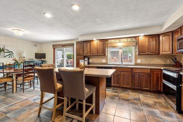 Dining room, Interior, Kitchen, Recessed Lighting