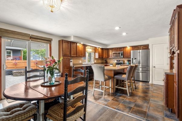 Dining room, Interior, Kitchen, Recessed Lighting, Stainless Steel Appliances