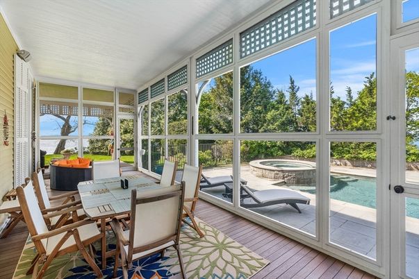 Dining room, Interior, Sun Room, Water, Wood Texture Flooring