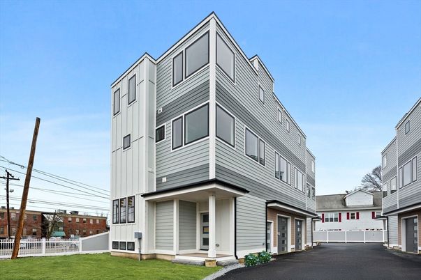 Detached Garage, Exterior, Facade, Rowhouse
