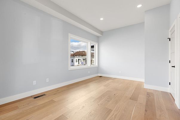 Empty room, Interior, Recessed Lighting, Wood Texture Flooring