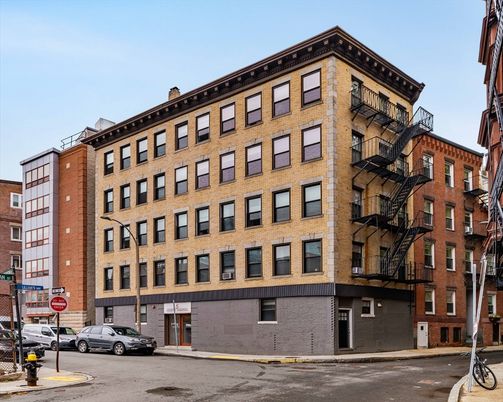 Exterior, Facade, Chicago School