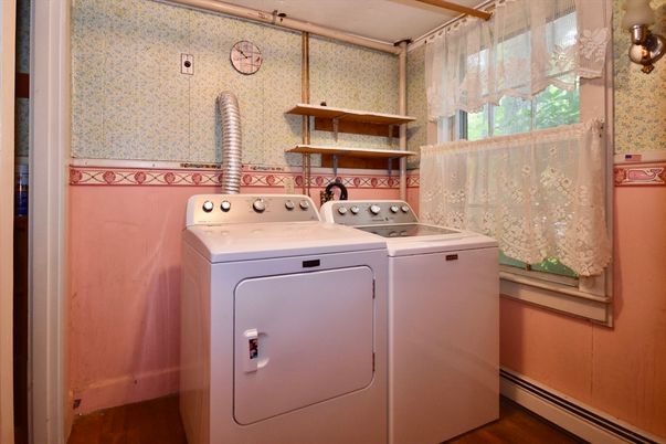 Interior, Washer, Wood Texture Flooring