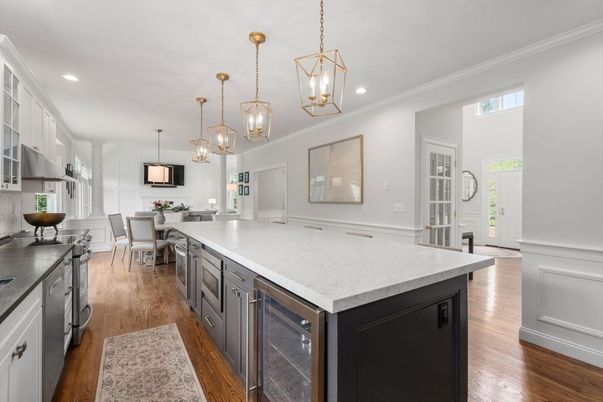 Dining room, Interior, Kitchen, Pendant Lights, Recessed Lighting, Wood Texture Flooring