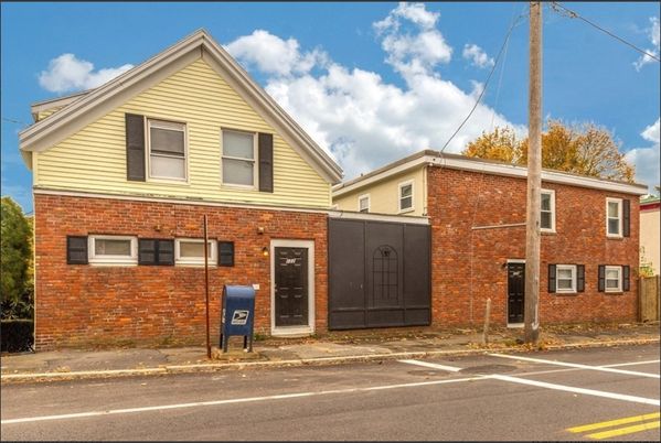 Exterior, Facade, Brick Facade, Brick Traditional
