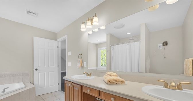Bathroom, Dual Sink Vanities, Interior, Recessed Lighting