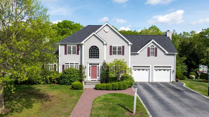Attached, Exterior, Facade, Farmhouse