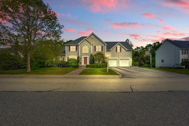 Attached, Exterior, Facade, Farmhouse
