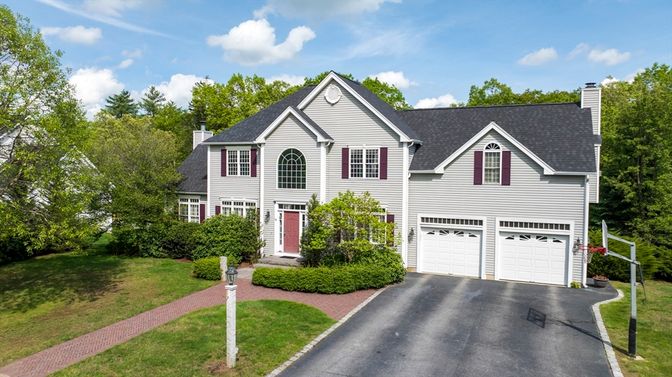 Attached, Exterior, Facade, Farmhouse