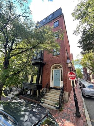 Exterior, Facade, Brick Facade, Rowhouse
