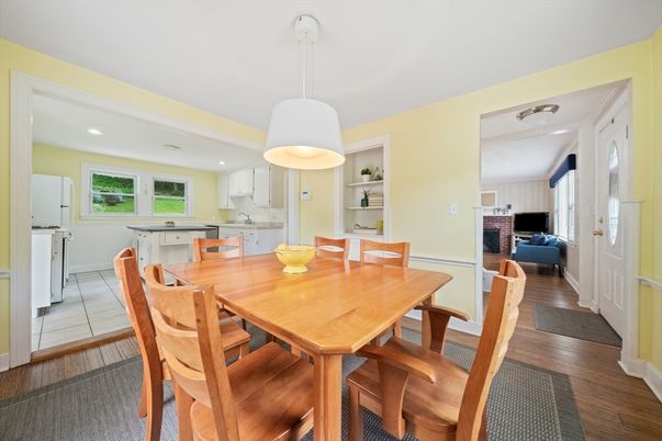 Dining room, Interior, Kitchen, Pendant Lights, Recessed Lighting, Wood Texture Flooring