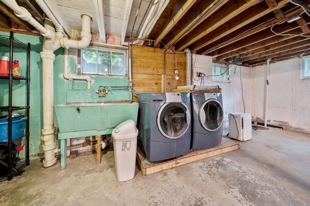 Interior, Washer, Wooden Beams