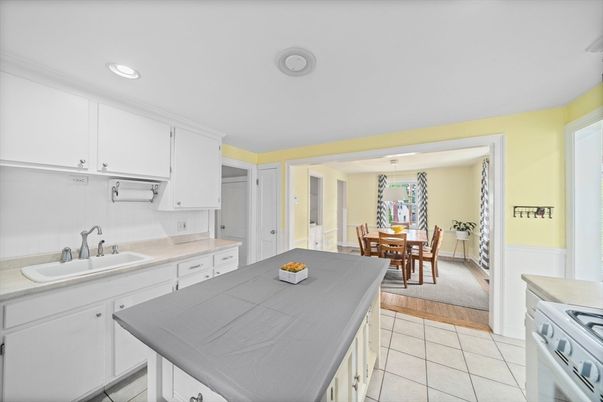 Dining room, Interior, Kitchen, Pendant Lights, Recessed Lighting