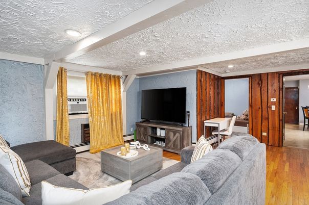 Interior, Living room, Recessed Lighting, Wood Texture Flooring