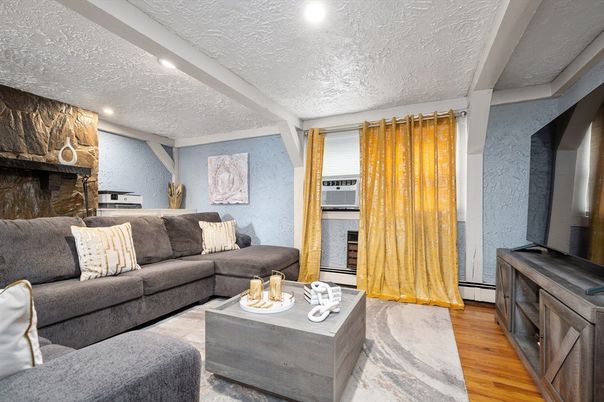 Interior, Living room, Recessed Lighting, Wood Texture Flooring