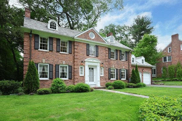 Attached, Exterior, Facade, Brick Facade, Georgian