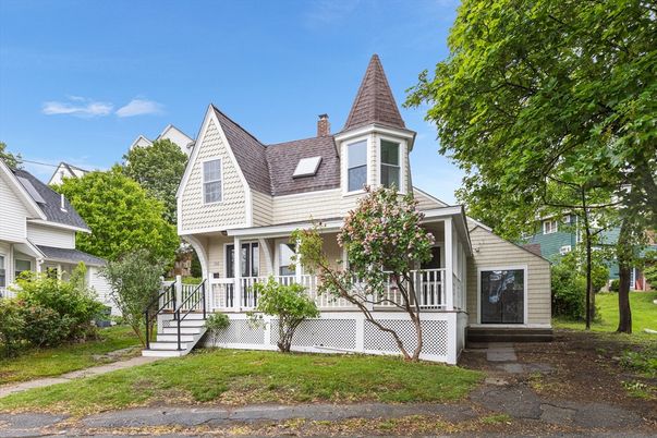 Exterior, Facade, Queen Anne Victorian