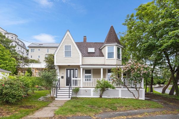 Exterior, Facade, Queen Anne Victorian