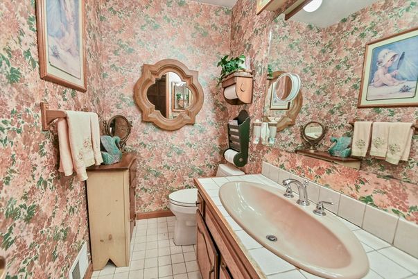 Bathroom, Interior, Tile Countertops