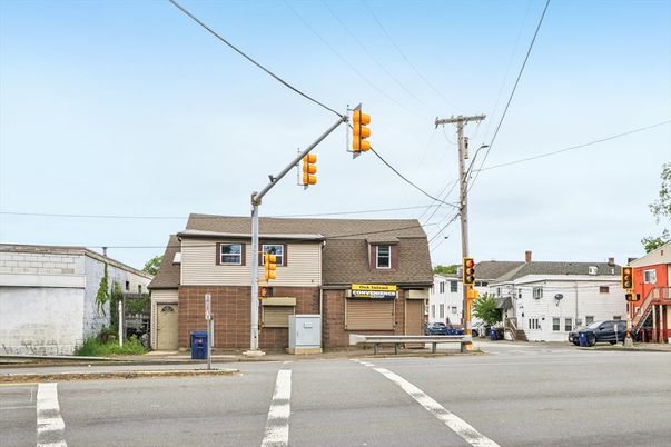 Exterior, Facade, Brick Facade, Rowhouse