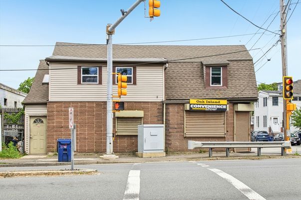 Exterior, Facade, Brick Facade, Cape Cod