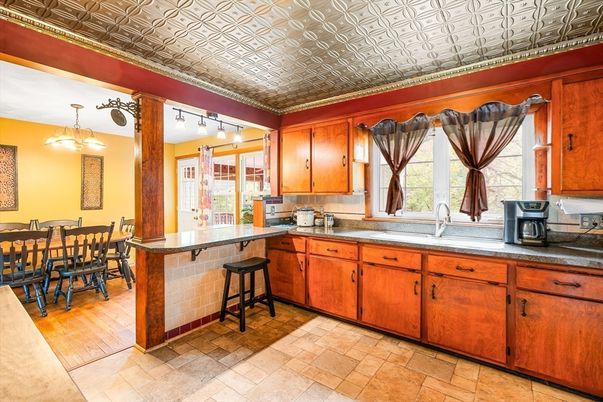 Dining room, Interior, Kitchen, Pendant Lights, Wood Texture Flooring