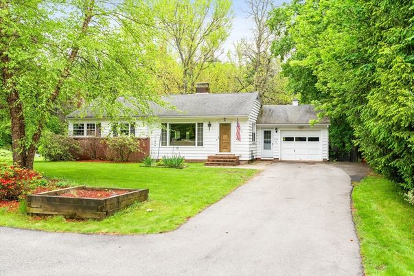 Attached, Exterior, Facade, Cape Cod