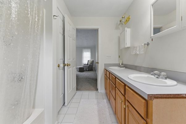 Bathroom, Dual Sink Vanities, Interior