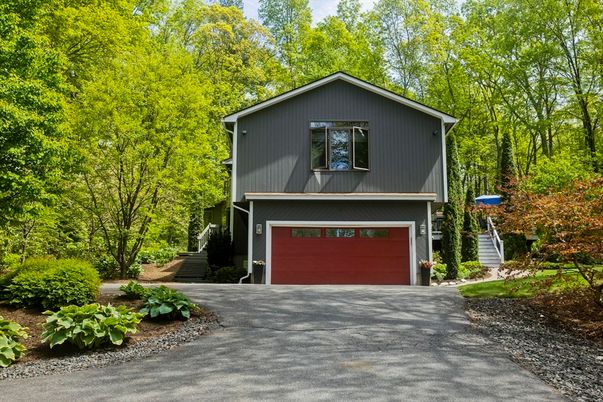 Attached, Exterior, Facade, Raised Ranch